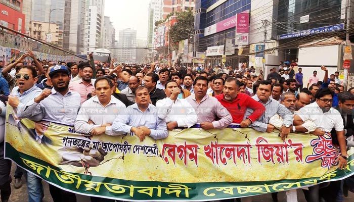 খালেদা জিয়ার মুক্তির দাবিতে স্বেচ্ছাসেবক দলের মিছিল