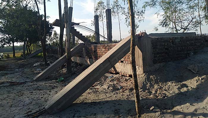 চাঁদা না দেওয়ার জের কুলিয়ারচরে মিথ্যা মামলায় প্রবাসীর পরিবারকে হয়রানি