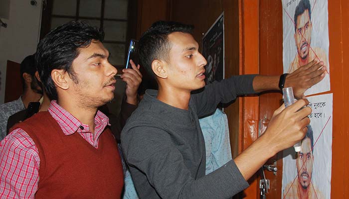 ফোনালাপ ফাঁসের পর ডাকসু ভিপি নুরের কক্ষে তালা