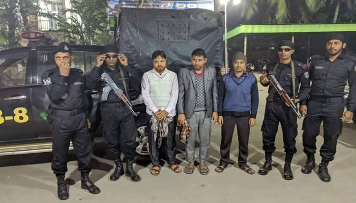 নাজিরপুরে ৩ ভুয়া ডাক্তার আটক