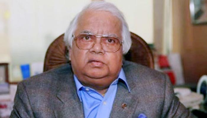 সিনহার বিরুদ্ধে মামলা: ফাঁসছেন নাজমুল হুদা