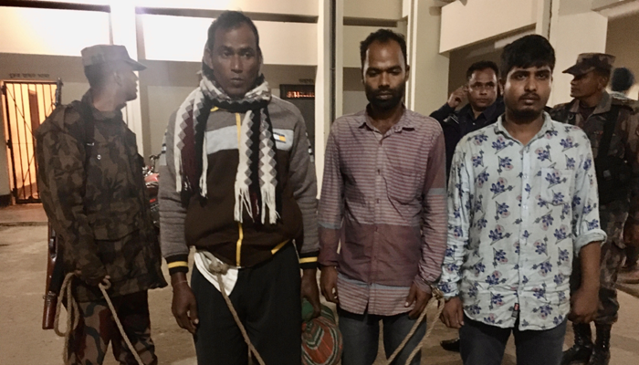 অবৈধ প্রবেশকালে কুলাউড়া সীমান্তে আটক ৩