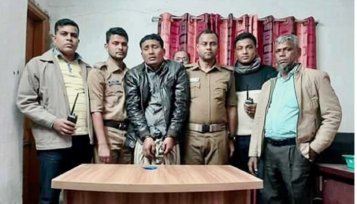 নোয়াখালীতে ইয়াবাসহ ইউপি সদস্য আটক