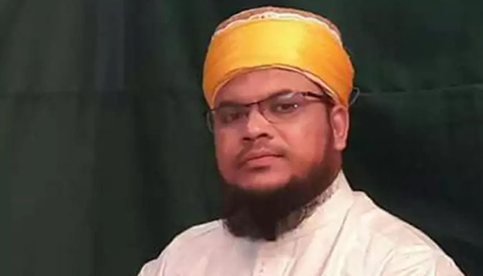 ওমরাহ হজের ২৭ লাখ টাকা হাতিয়ে নিয়ে উধাও অধ্যক্ষ