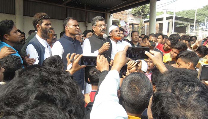 সাংবাদিক শিমুল হত্যা: জামিনে থাকা মিরুর শোডাউন, আতঙ্কে বাদীপক্ষ