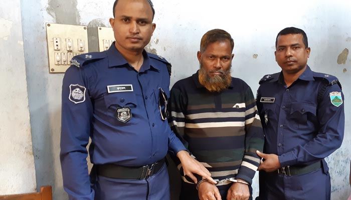 গৃহবধূর চুল কেটে দেওয়া সেই আ’লীগ নেতার আত্মসমর্পণ