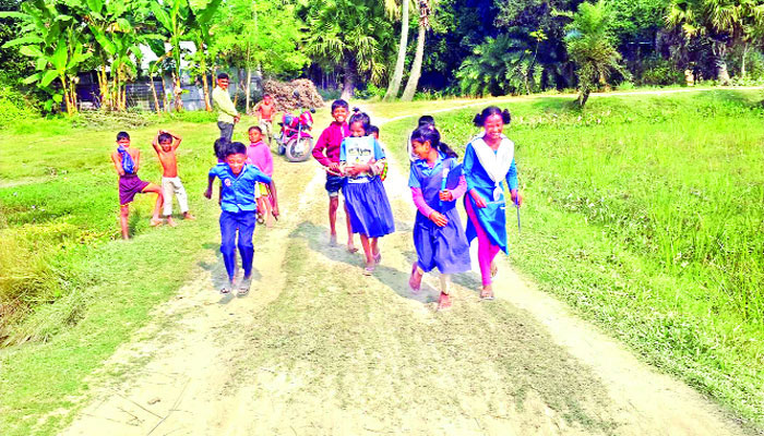 ঈশ্বরদীর দুই আদিবাসী পল্লি যেন ছিটমহল