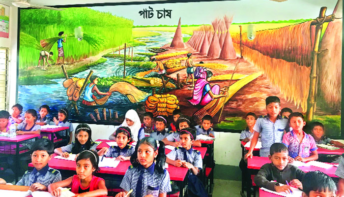 হতশ্রী বিদ্যালয়টি এখন দর্শনীয় স্থান