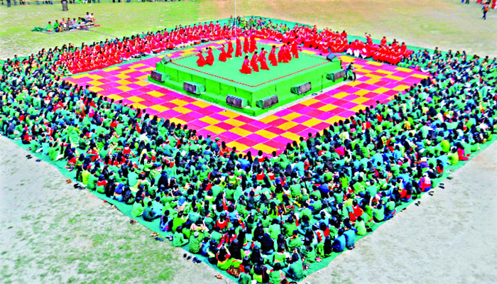 আনন্দমুখর রাজধানী