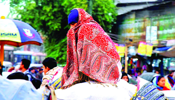 শীতে কাঁপছে দেশ