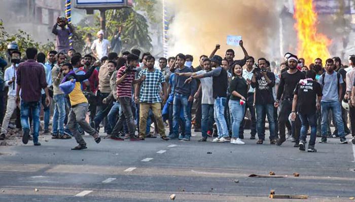 আসামে কারফিউ ভেঙে বিক্ষোভ, আরও ৪৮ ঘণ্টা ইন্টারনেট বন্ধ