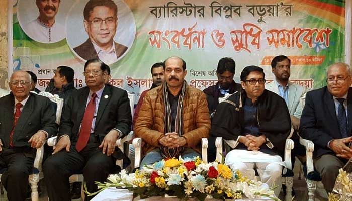 ব্যানার-বিলবোর্ডে নয় মানুষের মনে জায়গা করে নিন: মেয়র আতিকুল