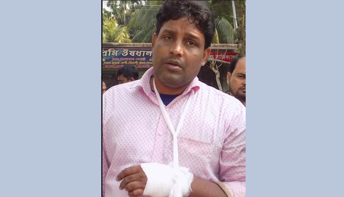 গ্রামীণ ব্যাংক ম্যানেজারকে কুপিয়ে দেড় লাখ টাকা ছিনতাই
