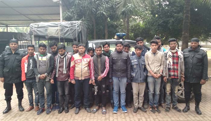 বগুড়ায় পর্নোগ্রাফি ব্যবসায়ী ১৬ যুবক গ্রেপ্তার