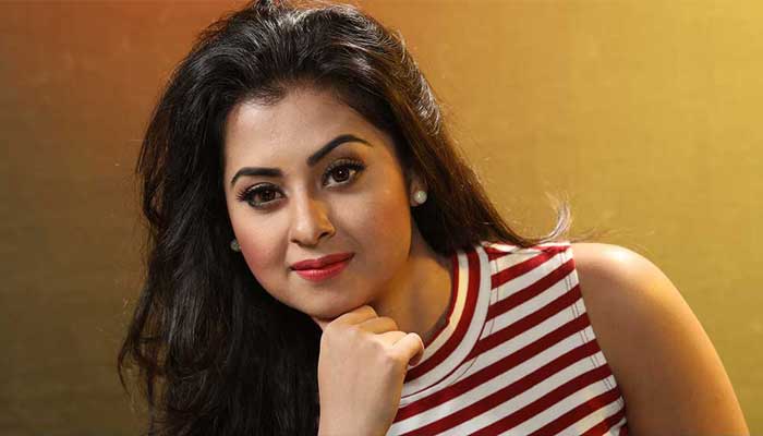 হ্যাকড হওয়ার ভয়েই ফেসবুক ডিজেবল রাখি: বুবলী