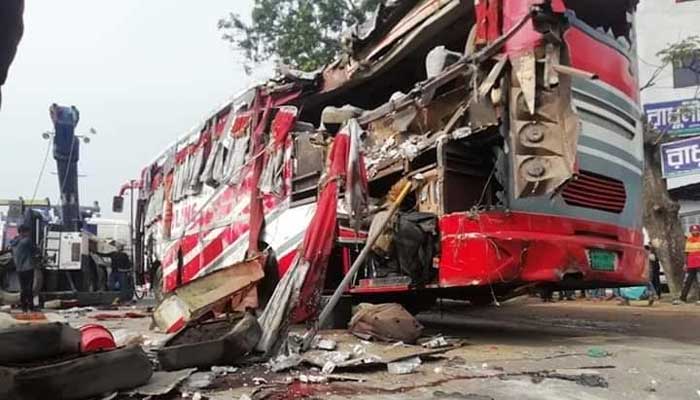 কুমিল্লায় বাস উল্টে নিহত ১