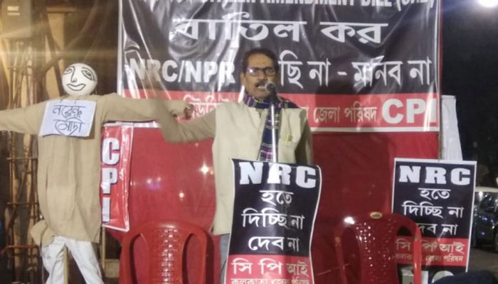 পুলিশি বাধা উপেক্ষা করে পথে নামছে বাম, কংগ্রেস