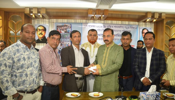 চট্টগ্রামে বিস্ফোরণ: নিহতদের পরিবারকে আর্থিক সহায়তা দিলেন মেয়র