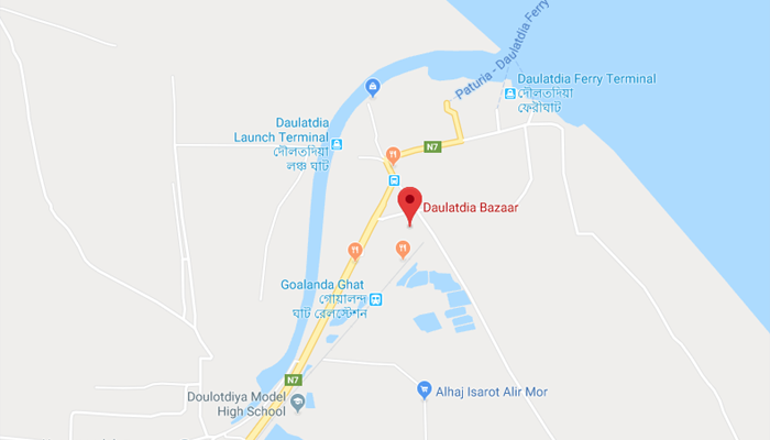 প্রবেশমুখে কড়াকড়ি, দৌলতদিয়ায় পল্লিতে মানবিক বিপর্যয়