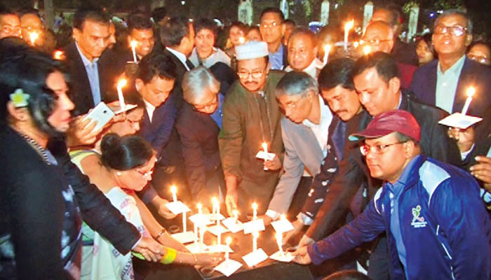 শহীদ বুদ্ধিজীবীদের পরিবারের পাশে থাকবে ঢাকা ইউনিভার্সিটি অ্যালামনাই