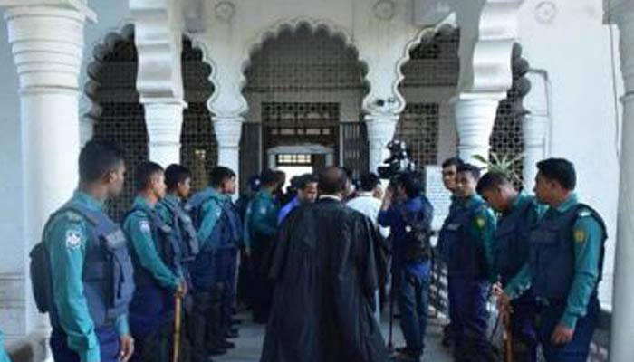 আদালতে বিএনপিপন্থি আইনজীবীদের ব্যাপক হট্টগোল