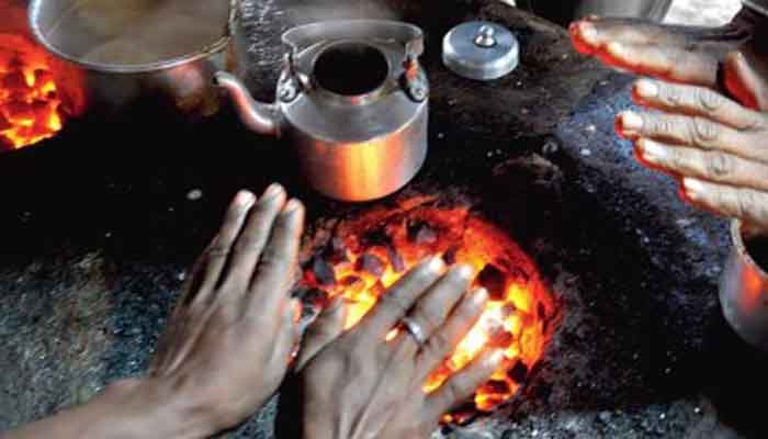 আগুন পোহাতে গিয়ে দগ্ধ হয়ে বৃদ্ধার মৃত্যু