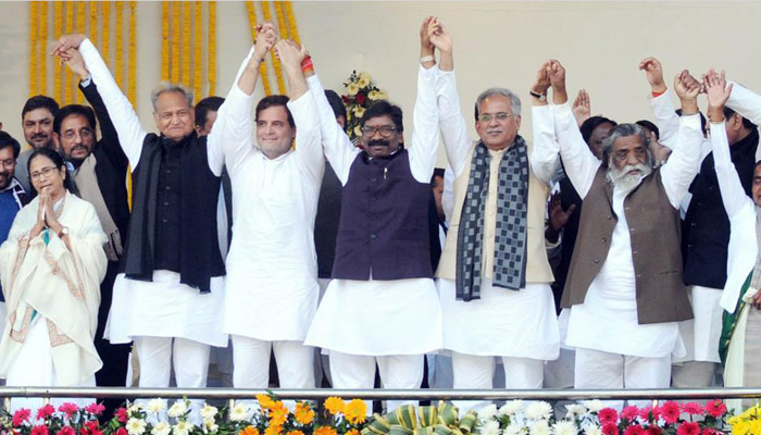 ঝাড়খণ্ডের মুখ্যমন্ত্রী হিসেবে শপথ নিলেন হেমন্ত সোরেন