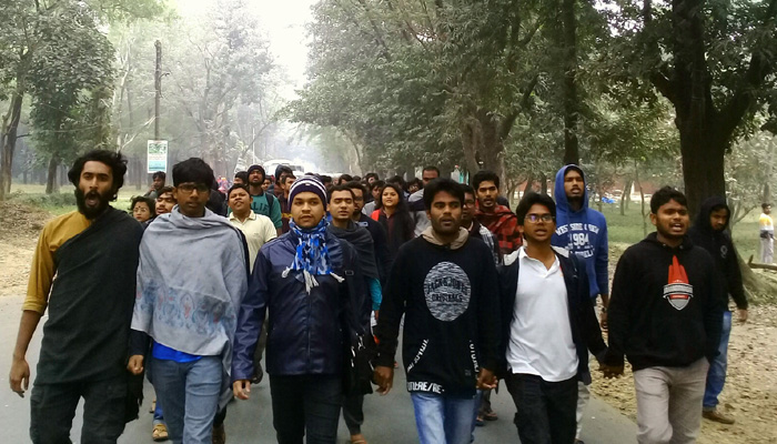 জাবি উপাচার্যের অপসারণ দাবিতে বিক্ষোভ