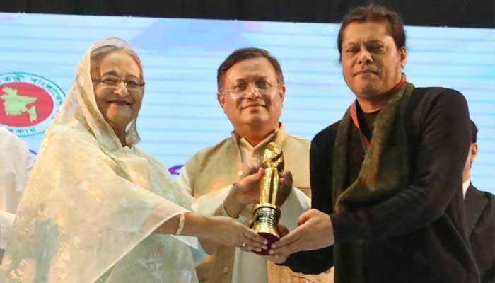 যাদের হাতে উঠল জাতীয় চলচ্চিত্র পুরস্কার ২০১৭-১৮