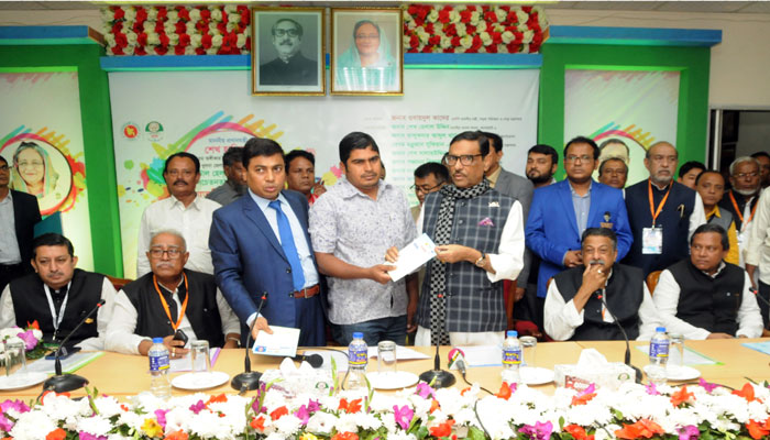 খুলনার ১৫০ গাড়িচালক ডিজিটাল হেলথ কার্ড পেলেন