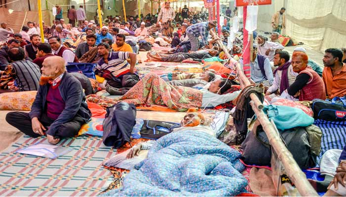 পাটকল শ্রমিকদের অনশন: প্রচণ্ড শীতে অসুস্থ অনেকে, বাড়ছে ক্ষোভ