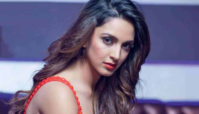নায়কের কথায় নিজের নাম বদলে ফেলেছেন  তিনি