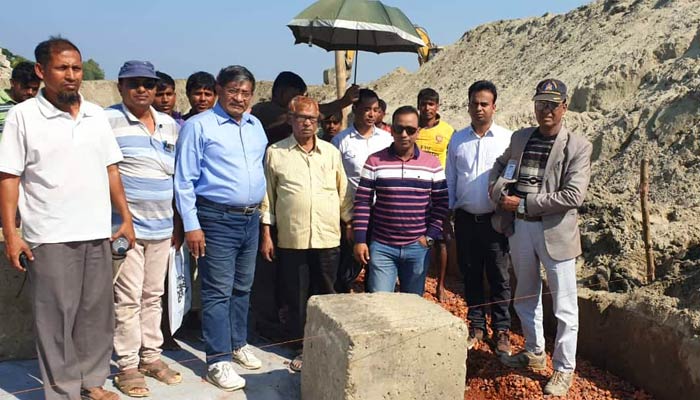 কুতুবদিয়ায় আনিচের ডেইল এলাকায় সিসি ব্লক বসানোর কাজ শুরু