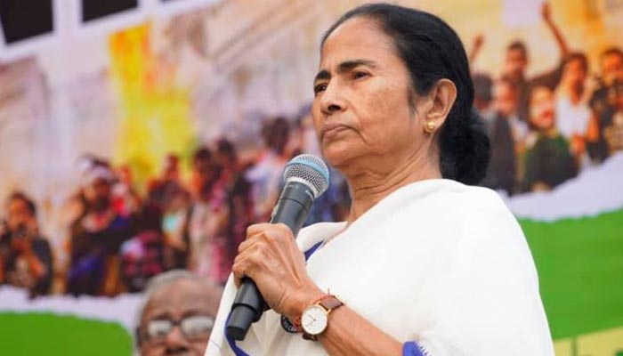 নাগরিকত্ব আইনের প্রতিবাদে তৃতীয় দিনের মতো পথে মমতা