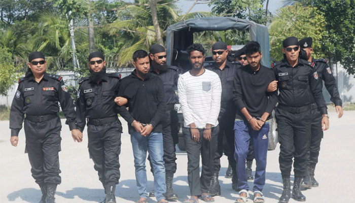 খুলনায় অস্ত্র ও দুই সহযোগীসহ শীর্ষ সন্ত্রাসী রিপন গ্রেপ্তার