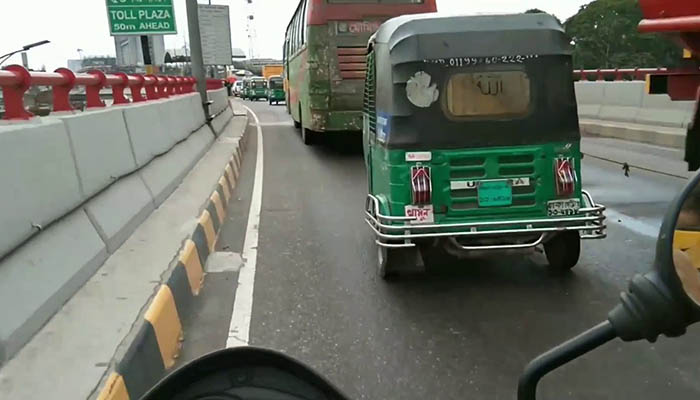 রাজধানীতে উড়াল সড়কে মোটরসাইকেল নিয়ন্ত্রণ হারিয়ে যুবকের মৃত্যু