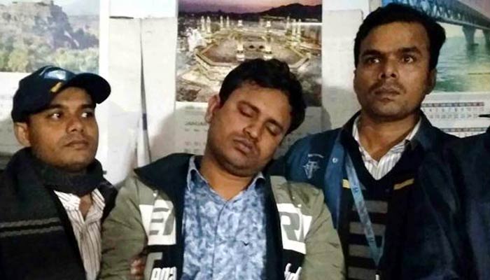 সাতক্ষীরায় ঘুষের টাকাসহ ভূমি অফিসের কর্মকর্তা গ্রেপ্তার