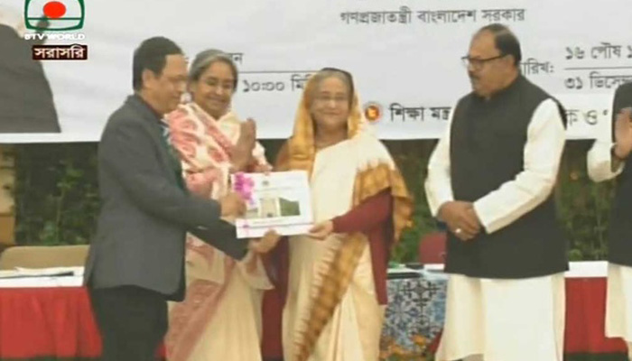 দুই সমাপনীর ফল প্রধানমন্ত্রীর কাছে হস্তান্তর