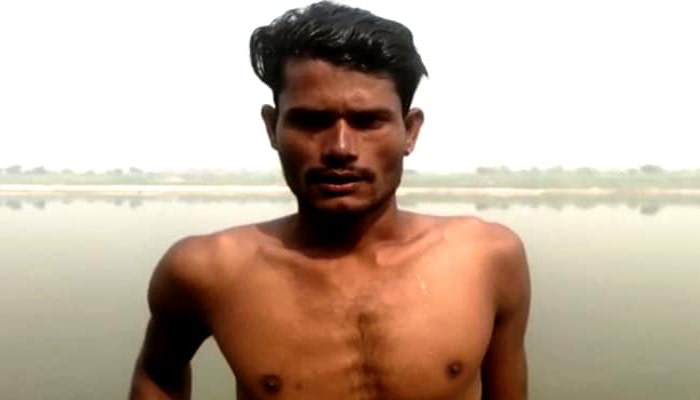 মুখ দিয়ে মাছ শিকার করাই যার পেশা