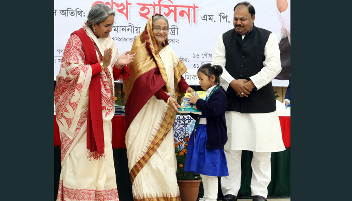 শিশুদের সঙ্গে আনন্দঘন সময় কাটালেন প্রধানমন্ত্রী