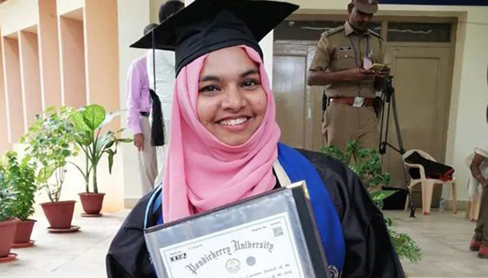 স্বর্ণপদক পাওয়া শিক্ষার্থীকে সমাবর্তন থেকে বের করে দেওয়া হলো