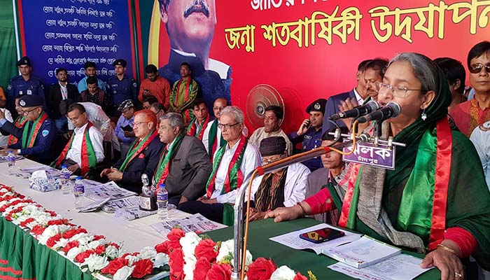 চাঁদপুরে বিজয় মেলা স্কুলমাঠ থেকে স্থানান্তরের অনুরোধ ডা. দীপু মনির