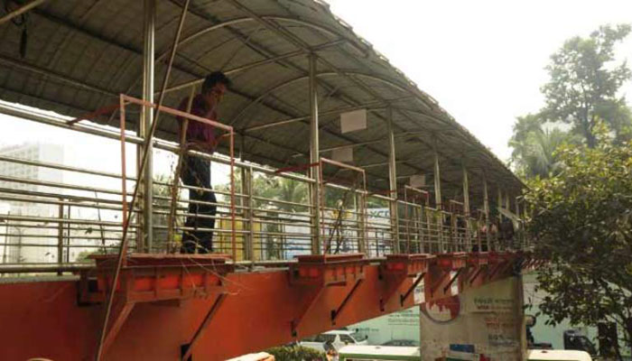 পান্থপথে ফুটওভারব্রিজে আগুন