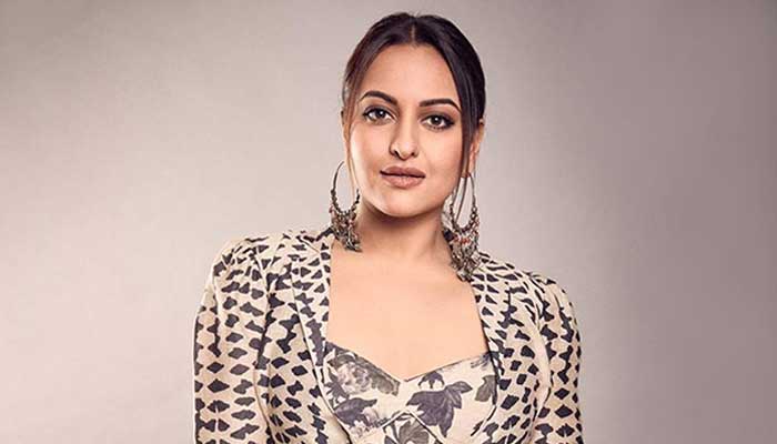 কার সঙ্গে রোমান্স করতে চান সোনাক্ষী?