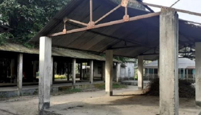 ঈশ্বরদীতে চালু ব্রিটিশ আমলের পুরোনো হাট