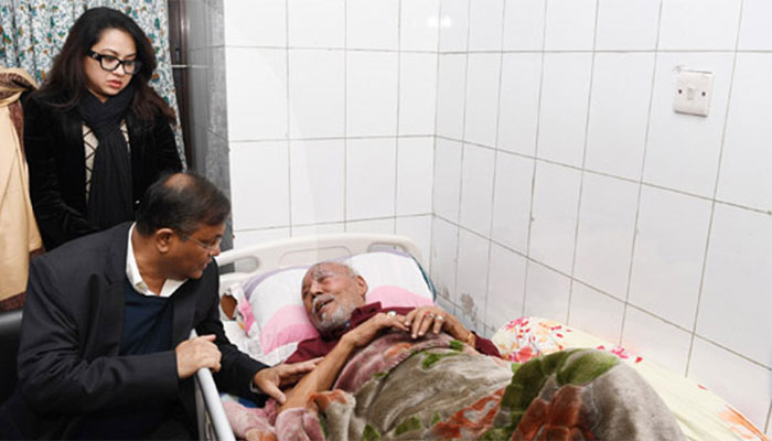এটিএম শামসুজ্জামানকে দেখতে হাসপাতালে তথ্যমন্ত্রী