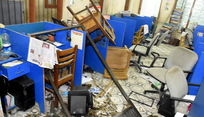 কাদের মোল্লাকে 'শহীদ’ বলায় দৈনিক সংগ্রাম অফিসে ভাংচুর