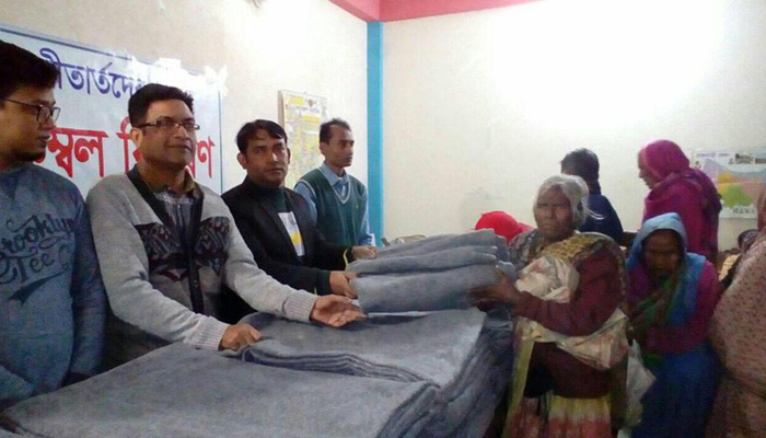 রাজবাড়ীতে শীতার্তদের পাশে সুহৃদ সমাবেশ