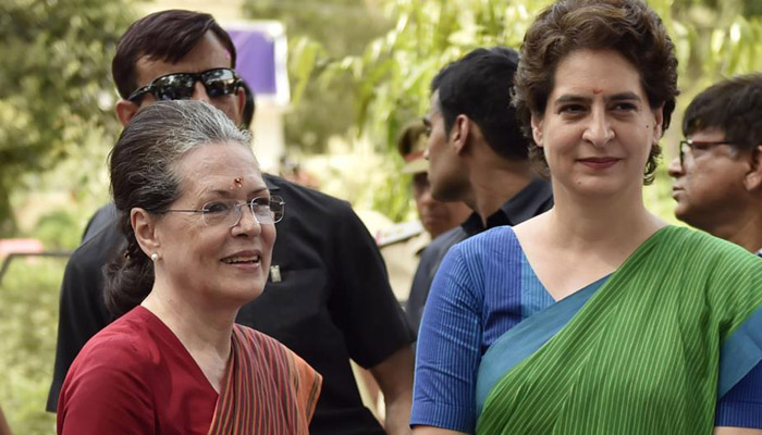 সোনিয়া ও প্রিয়াঙ্কার বিরুদ্ধে অভিযোগ দায়ের
