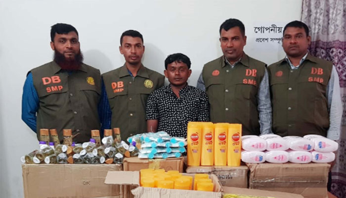 সিলেটে ভারতীয় কসমেটিকসসহ চোরাকারবারি আটক